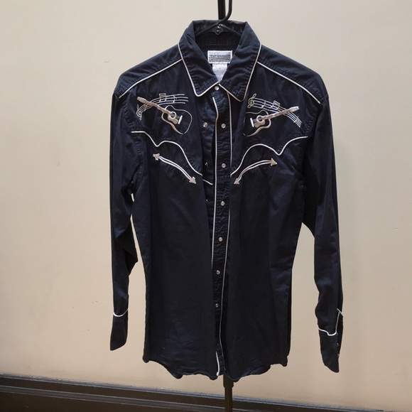 Western shirt with piping and embroidered acoustic guitars